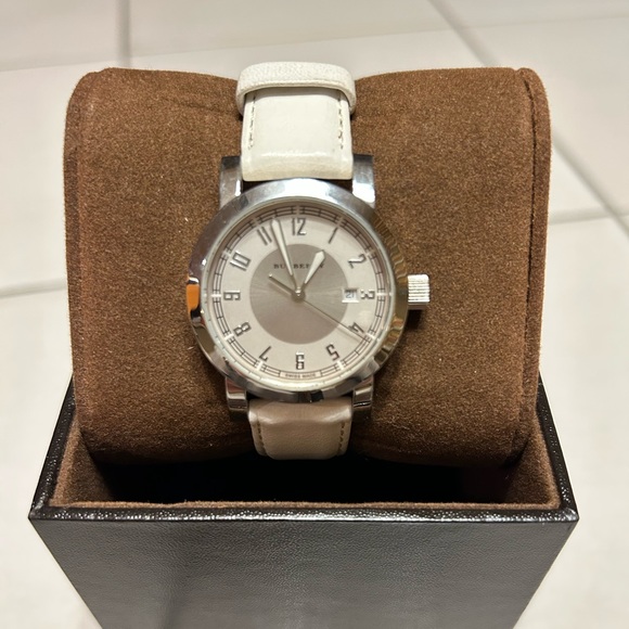 Burberry ladies watch - Picture 1 of 3